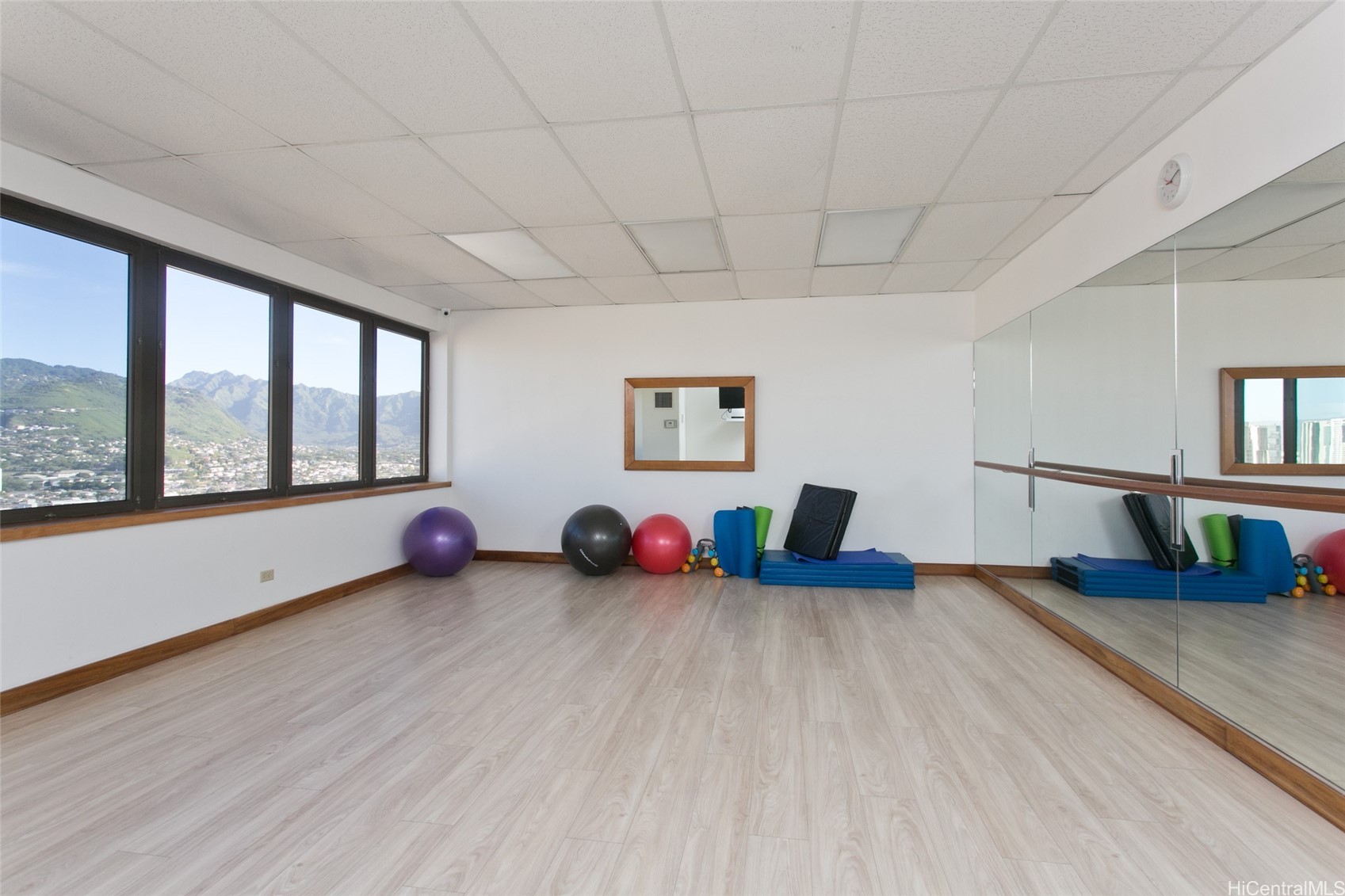 400 Hobron Lane 701 — photo
