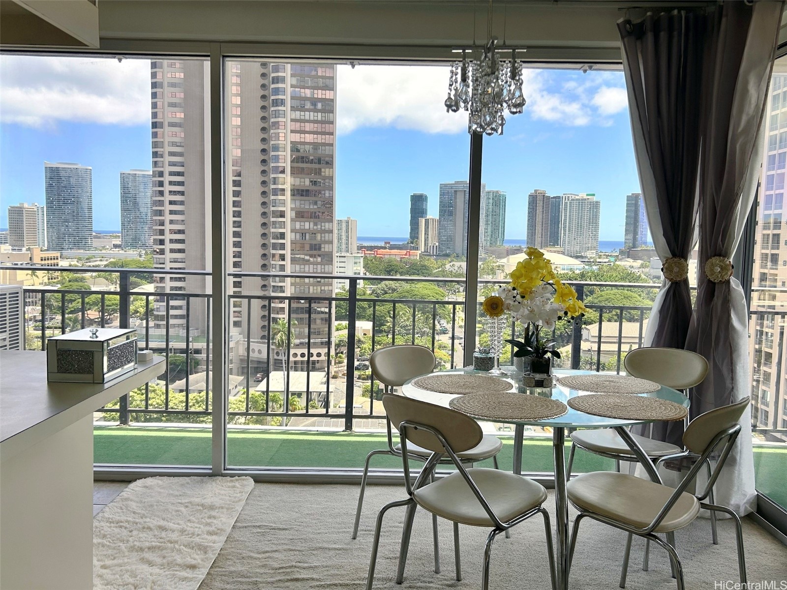 1415 Victoria Street 811 — photo