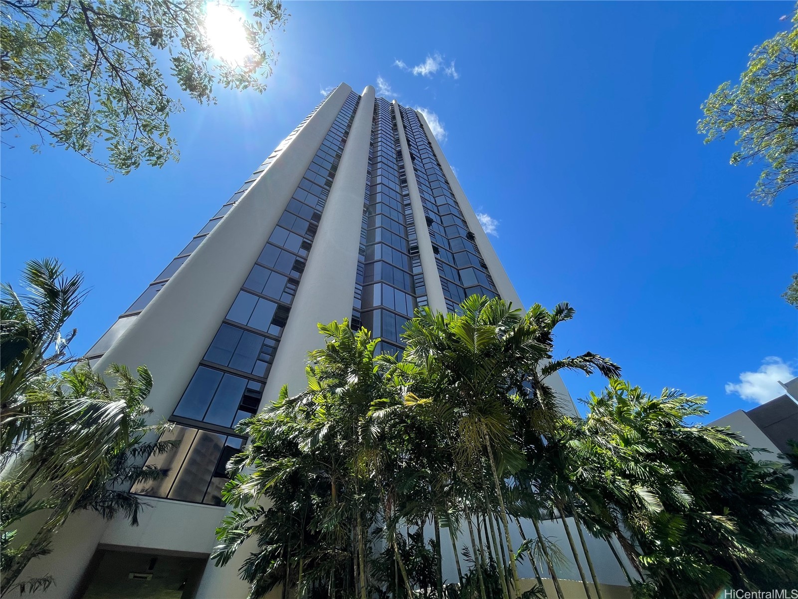 930 Kaheka Street 3002 — photo