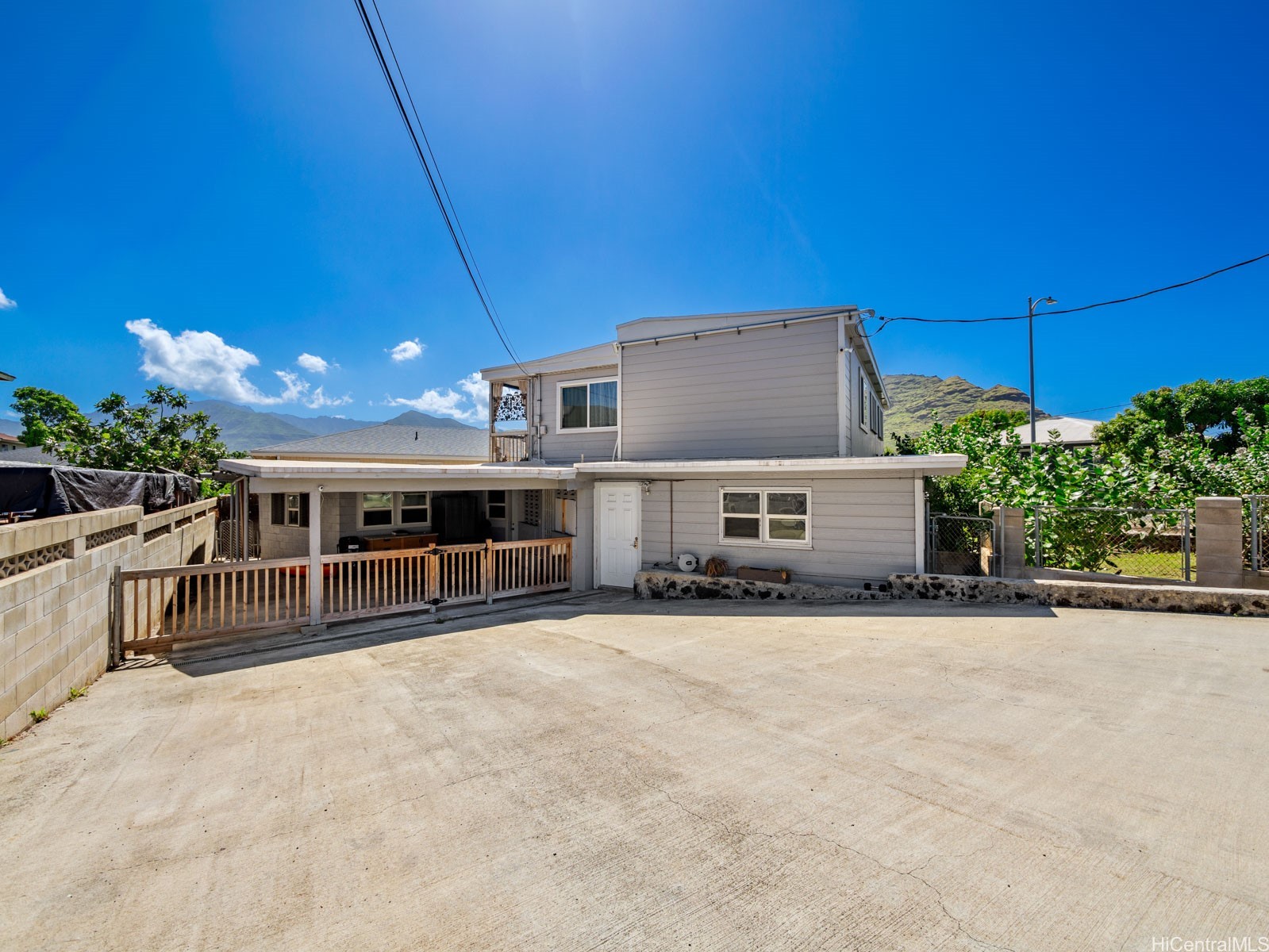 87-636 Farrington Highway — photo