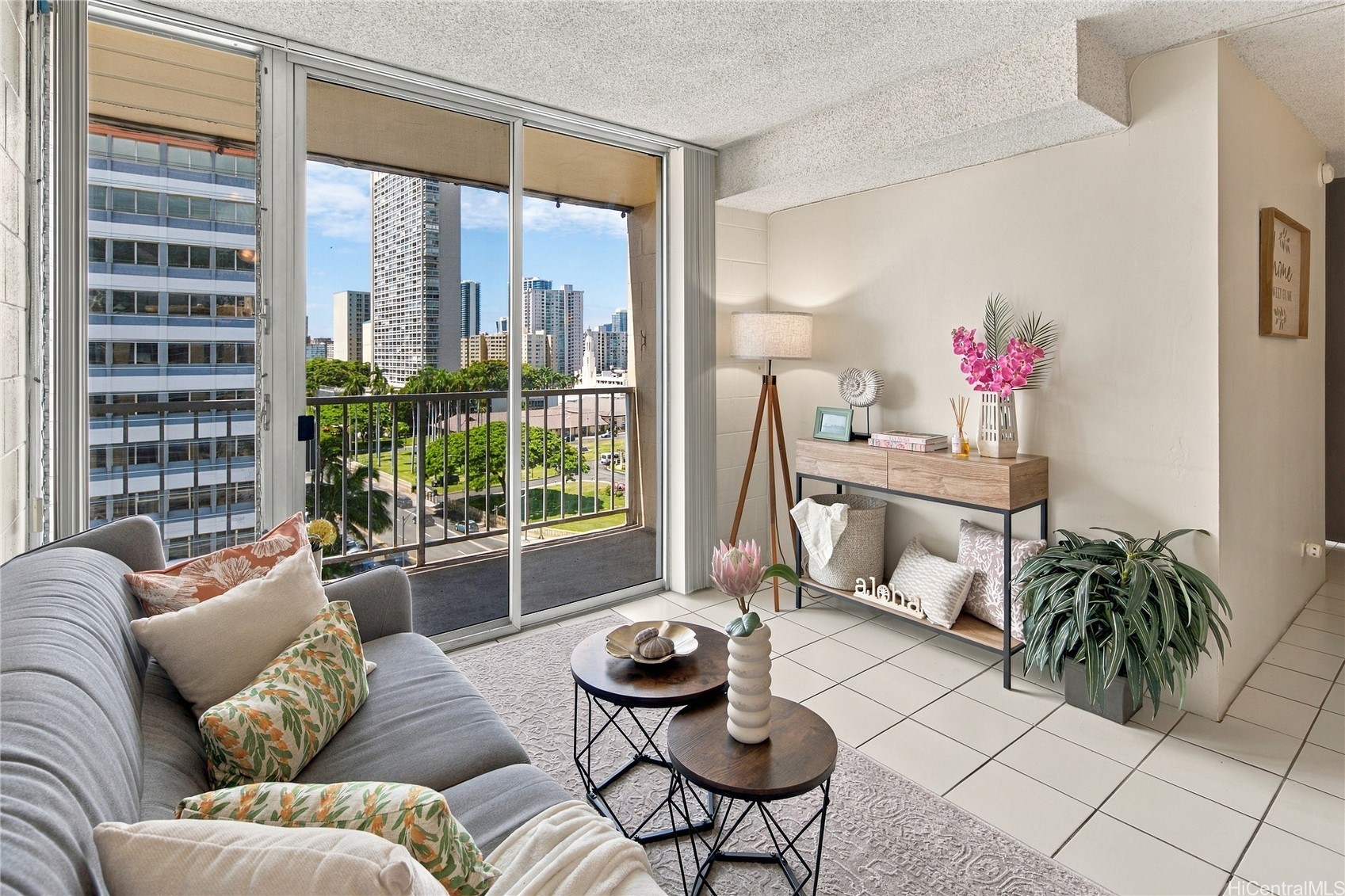 1415 Punahou Street 906 — photo