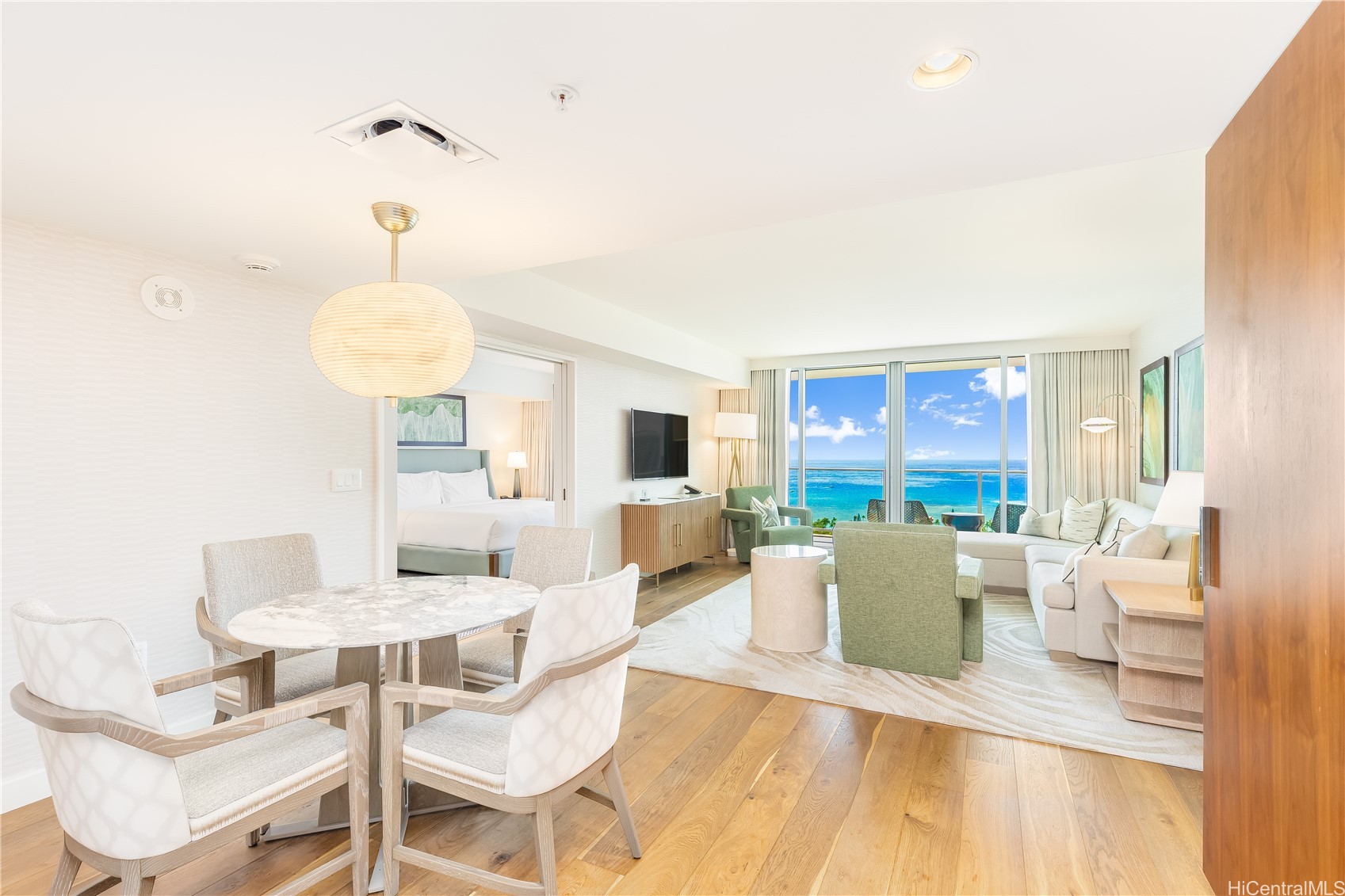 383 Kalaimoku Street E2905 — photo