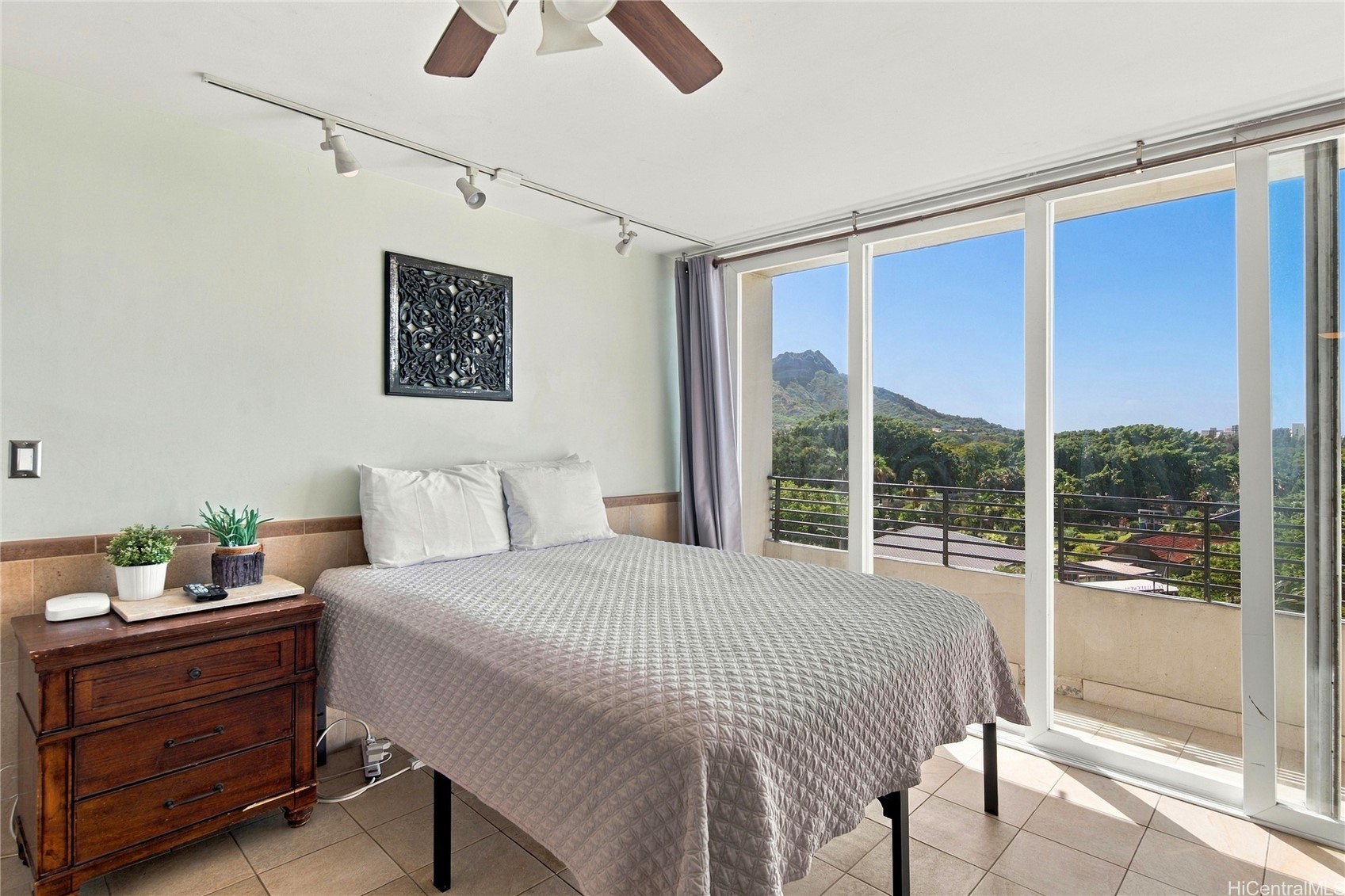 134 Kapahulu Avenue 709 — photo