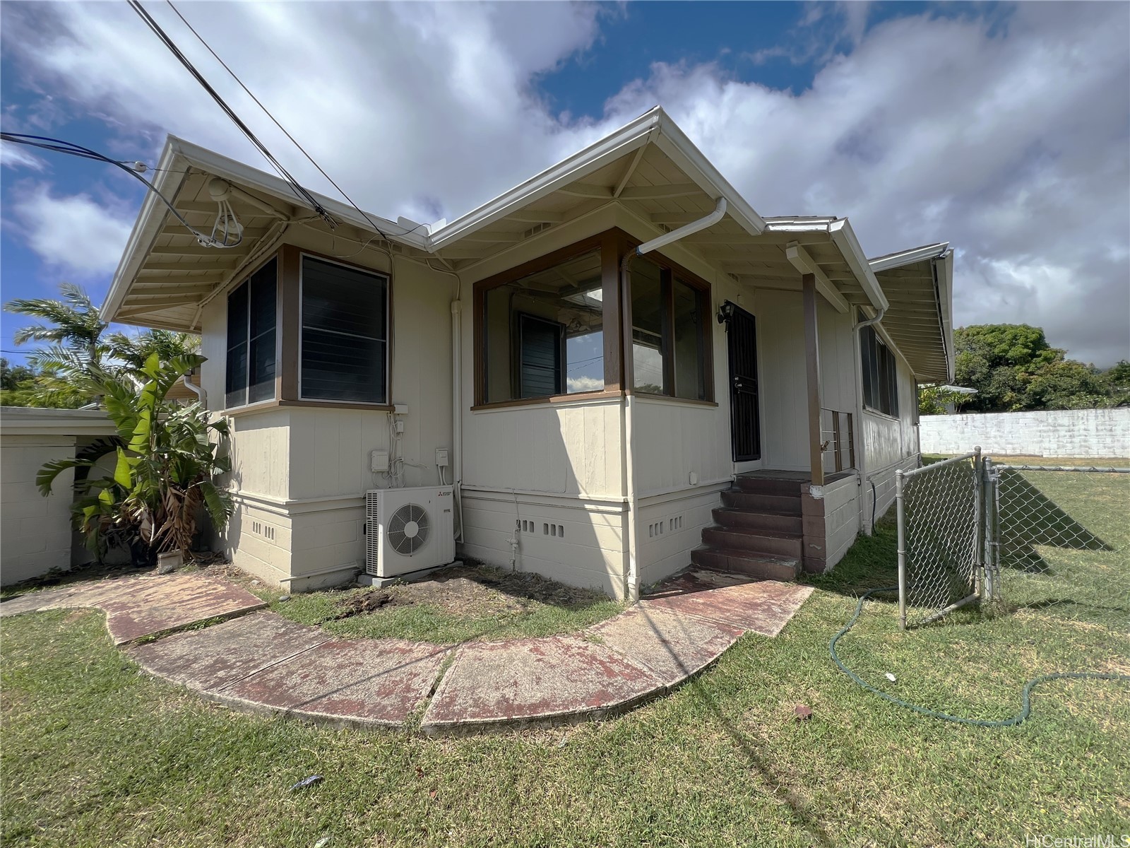 2322 Maile Way — photo