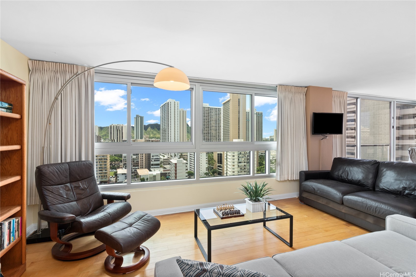 2421 Tusitala Street 1704 — photo