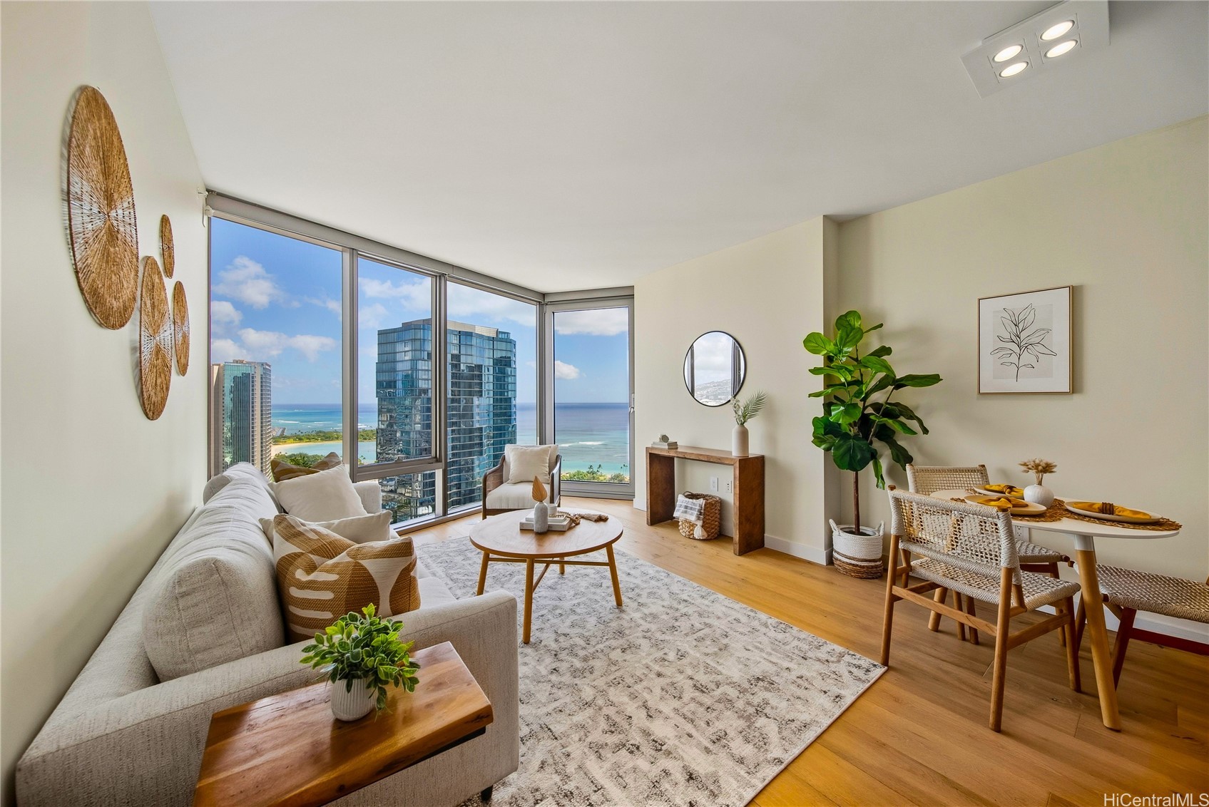 1001 Queen Street 3206 — photo