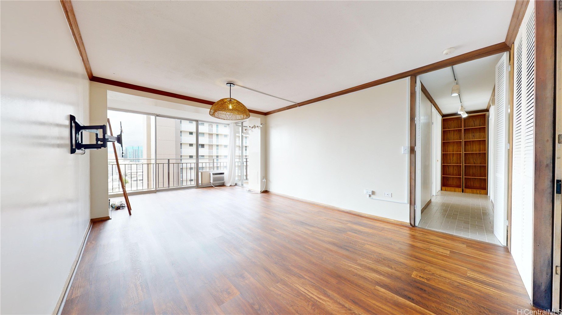 1415 Victoria Street 1206 — photo