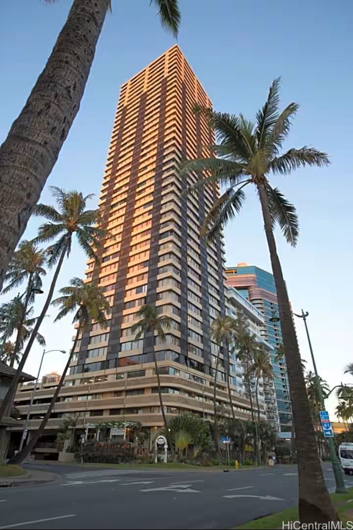444 Niu Street 1811 — photo