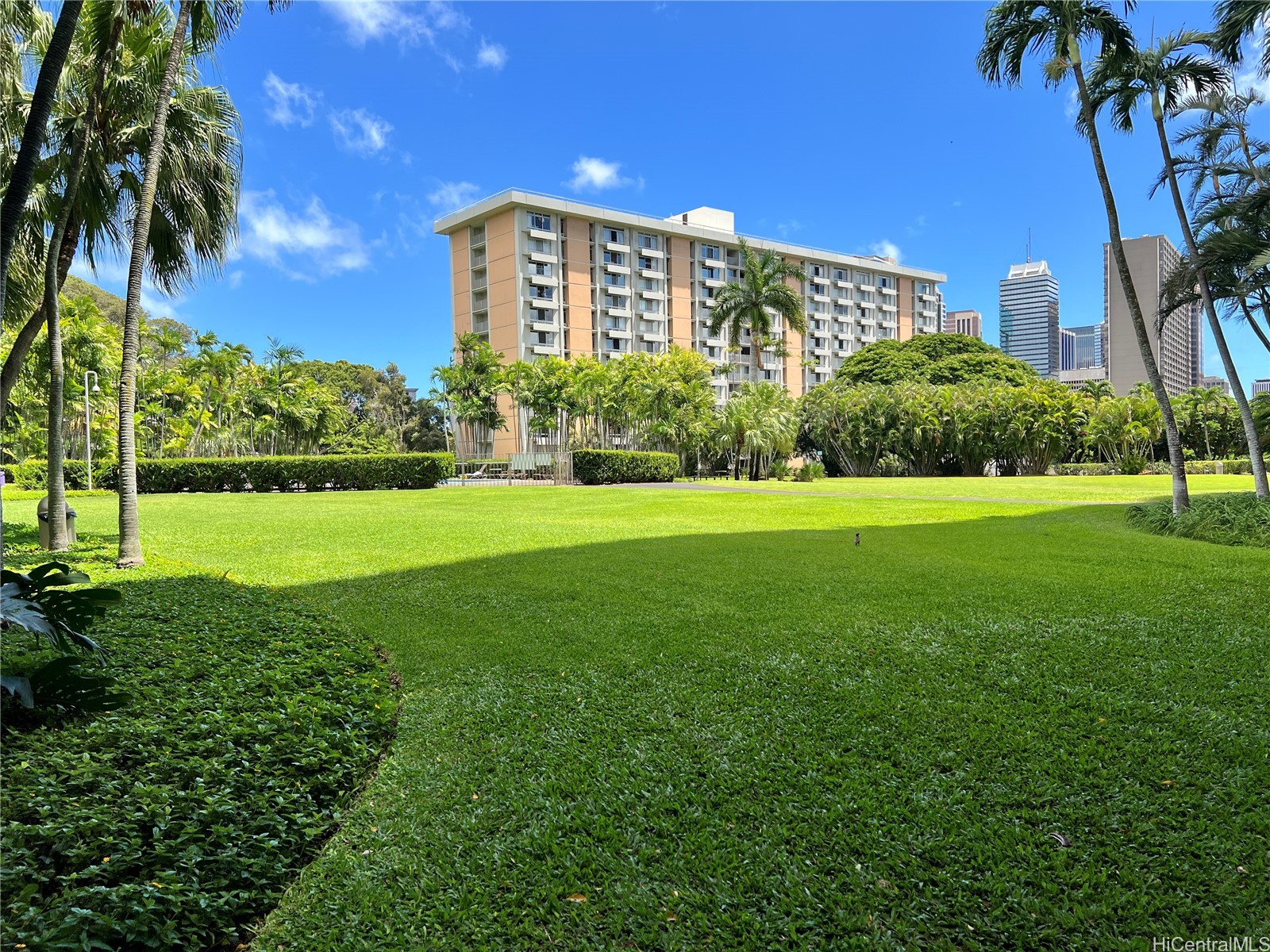 1511 Nuuanu Avenue Unit 828 — photo