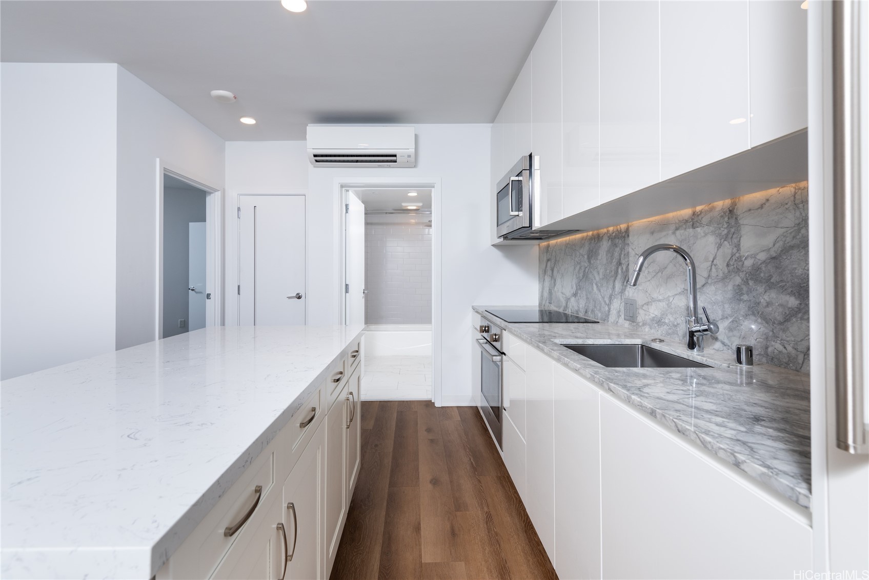 987 Queen Street Unit 2104 — photo