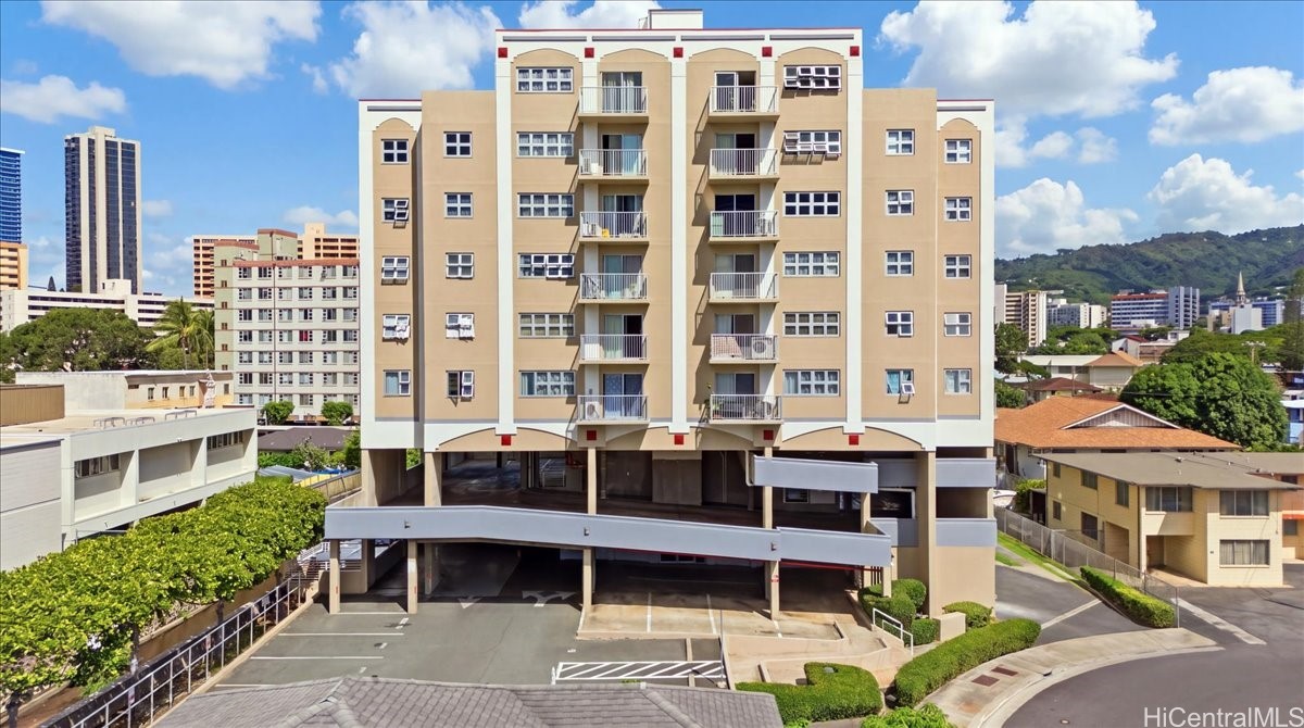 802 Punahou Street Unit 708 — photo