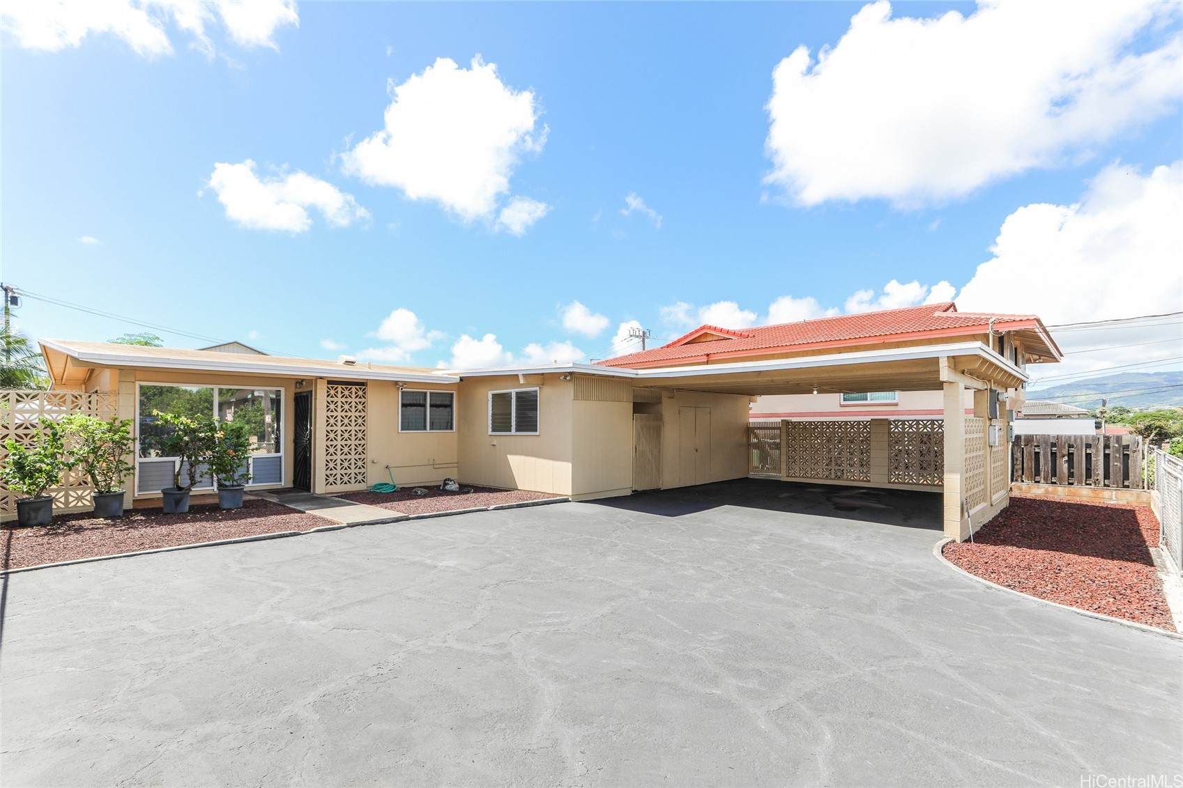 94-1367 Waipahu Street — photo