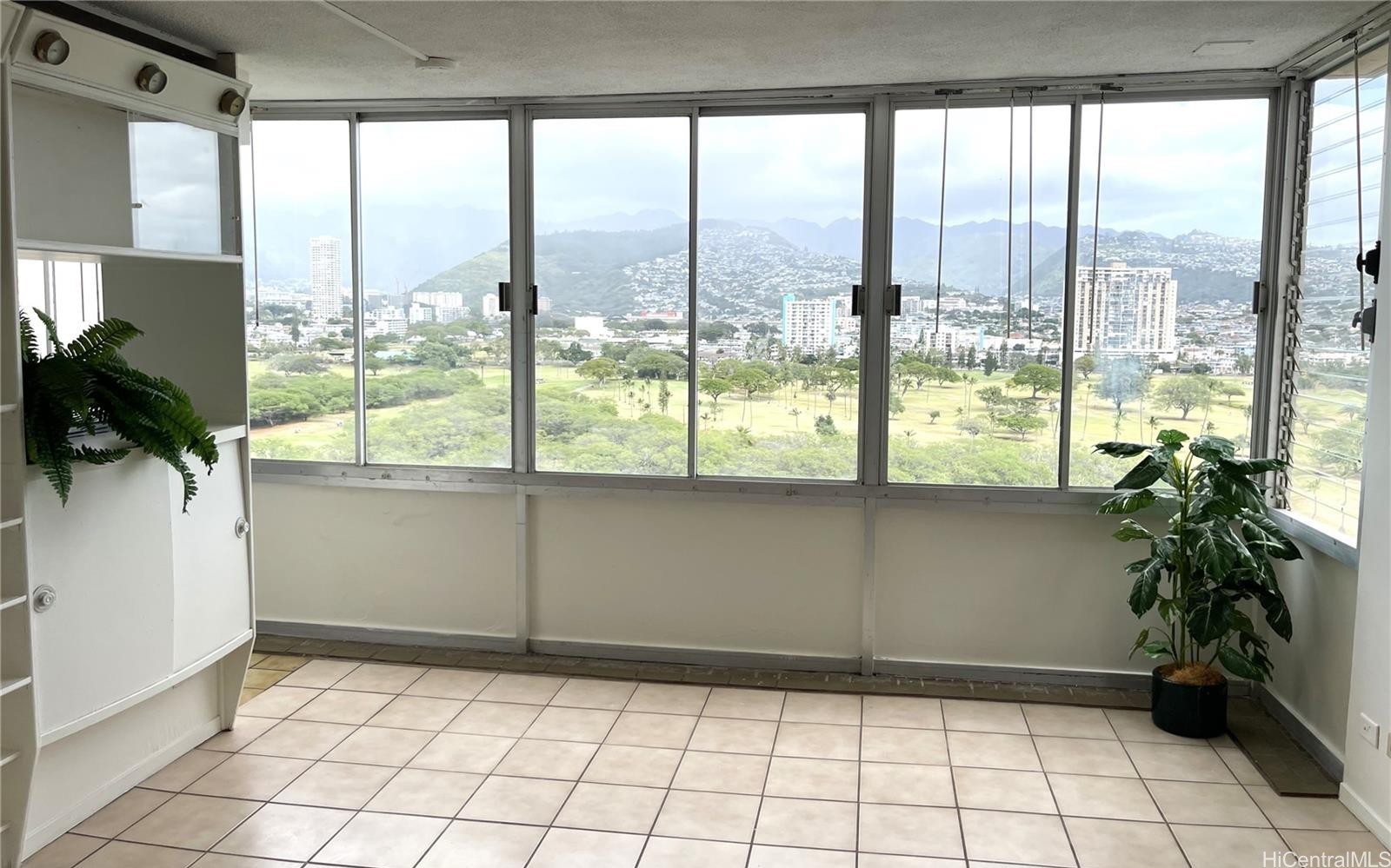 2415 Ala Wai Boulevard Unit 1602 — photo
