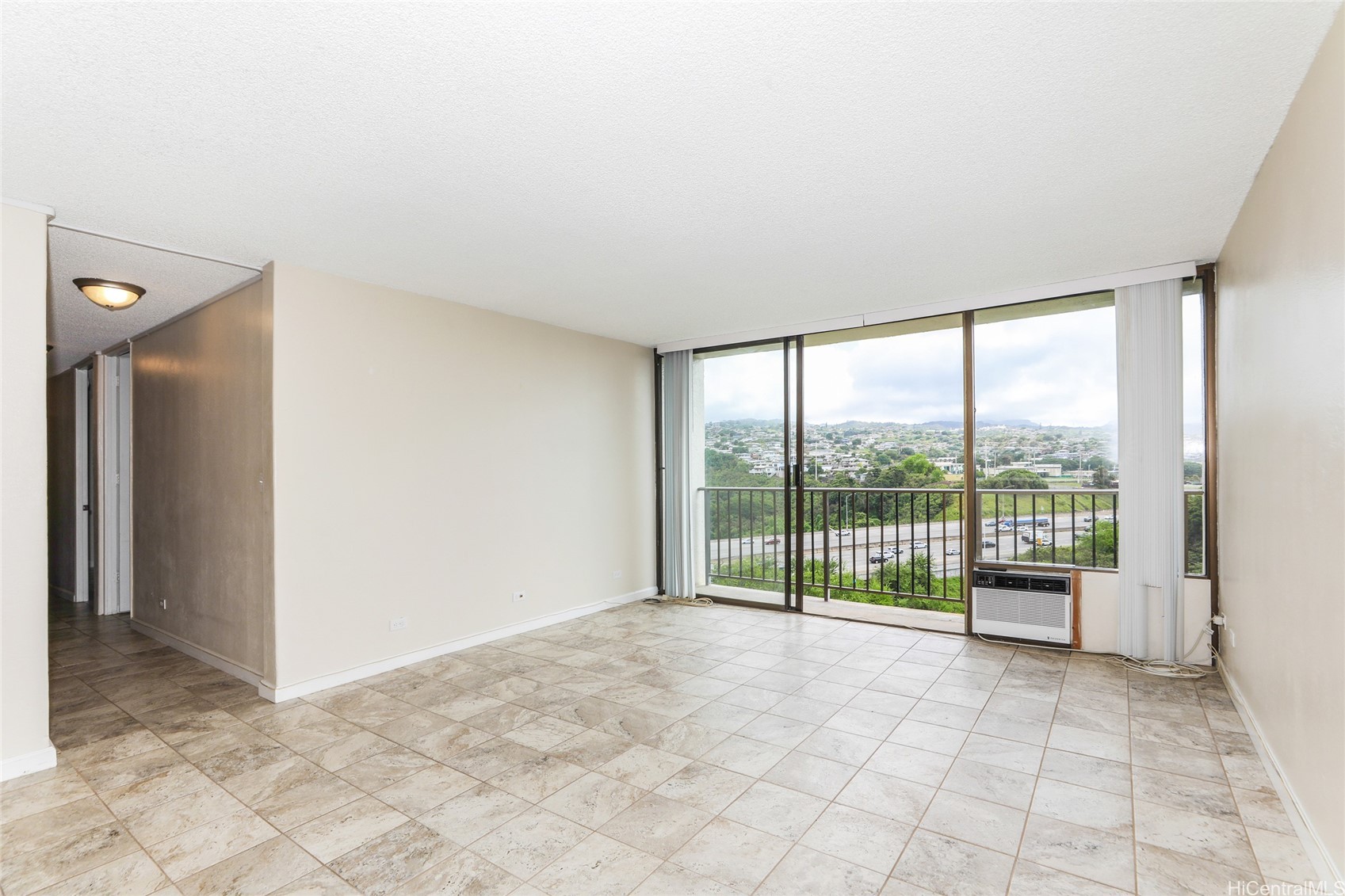 98-500 Koauka Loop Unit 15D — photo