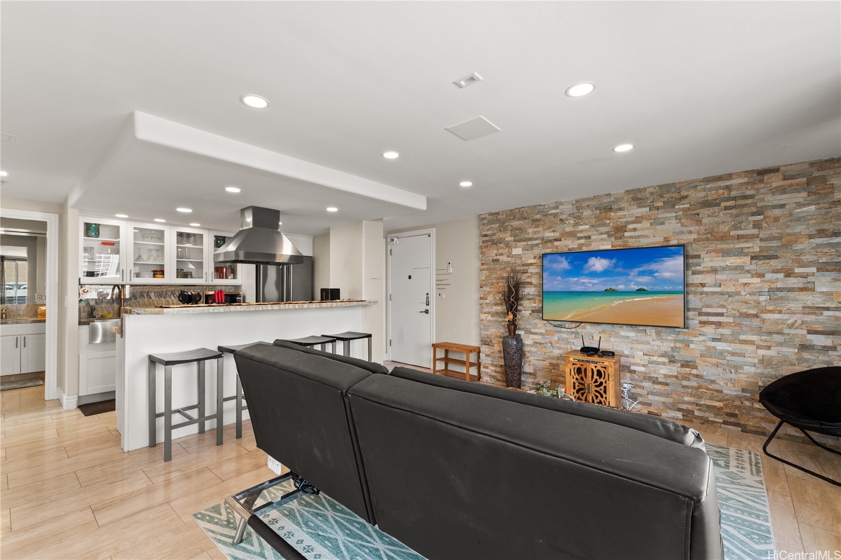 2442 Kuhio Avenue Unit 1102 — photo