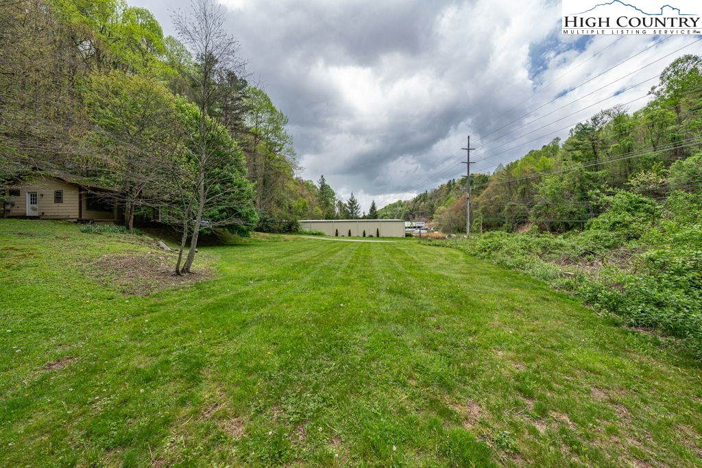 2137 Nc Highway 105 — photo