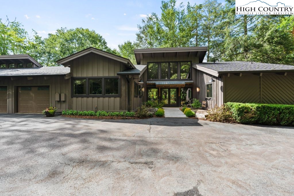 1325 Golf Course Road — photo