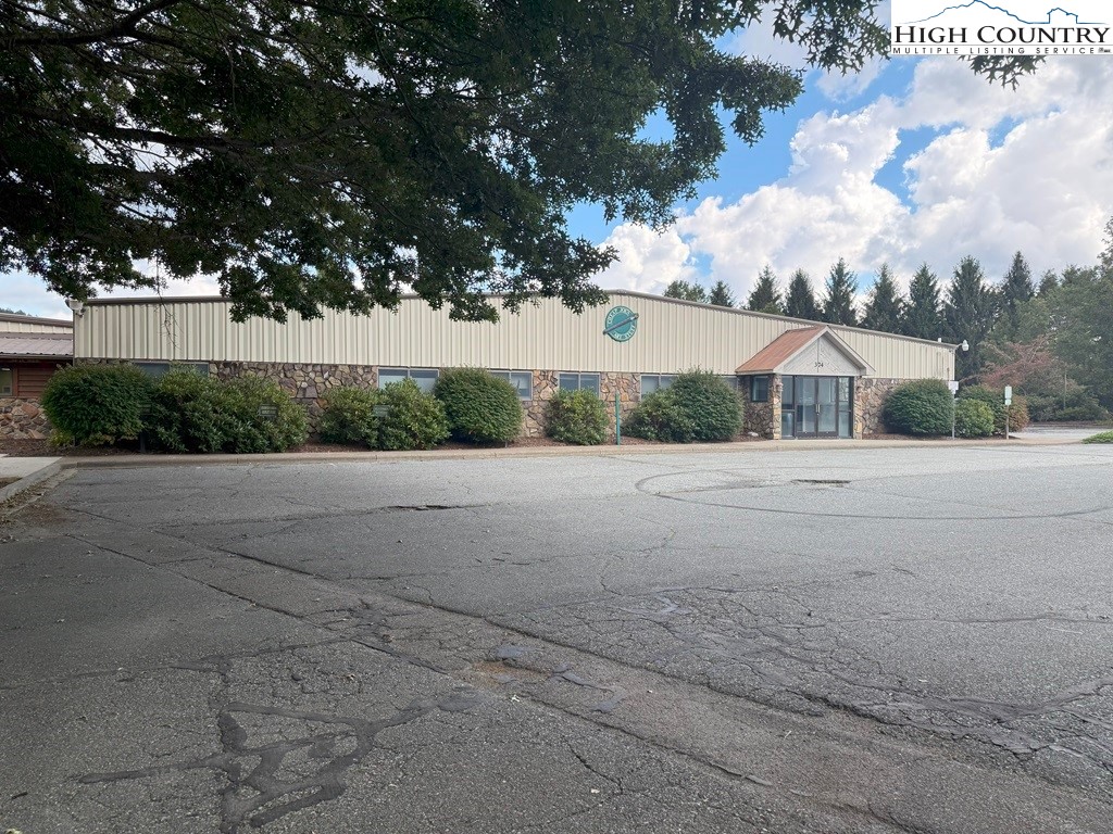 374 Industrial Park Drive — photo