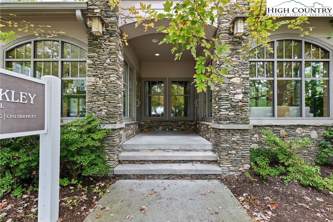257 Sunset Drive — photo