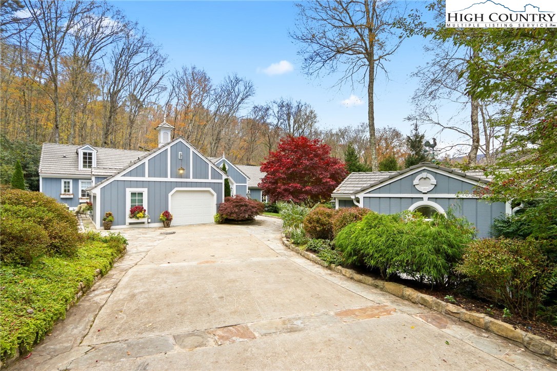 109 Rockbrook Court — photo