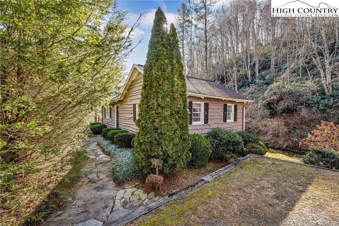 2862 Lower Nettle Knob Road — photo