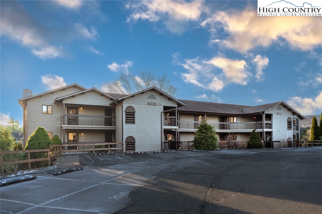 884 Chetola Lakes Drive 302 Cardinal Bldg. 302 Cardinal Bldg — photo