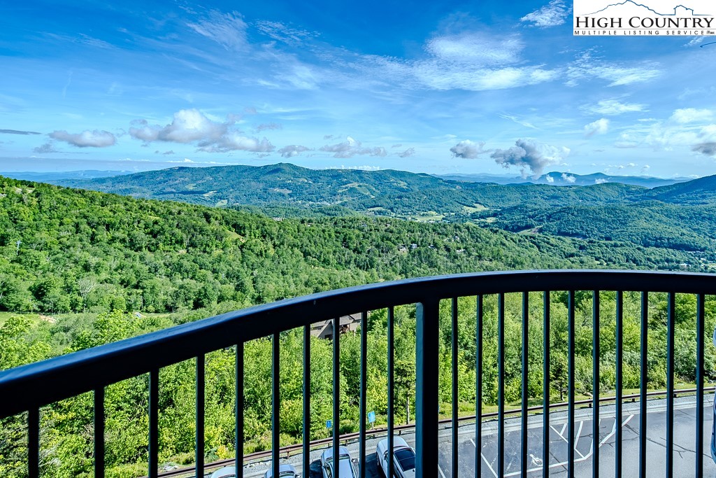 303 Sugar Top Drive 4-3427 — photo