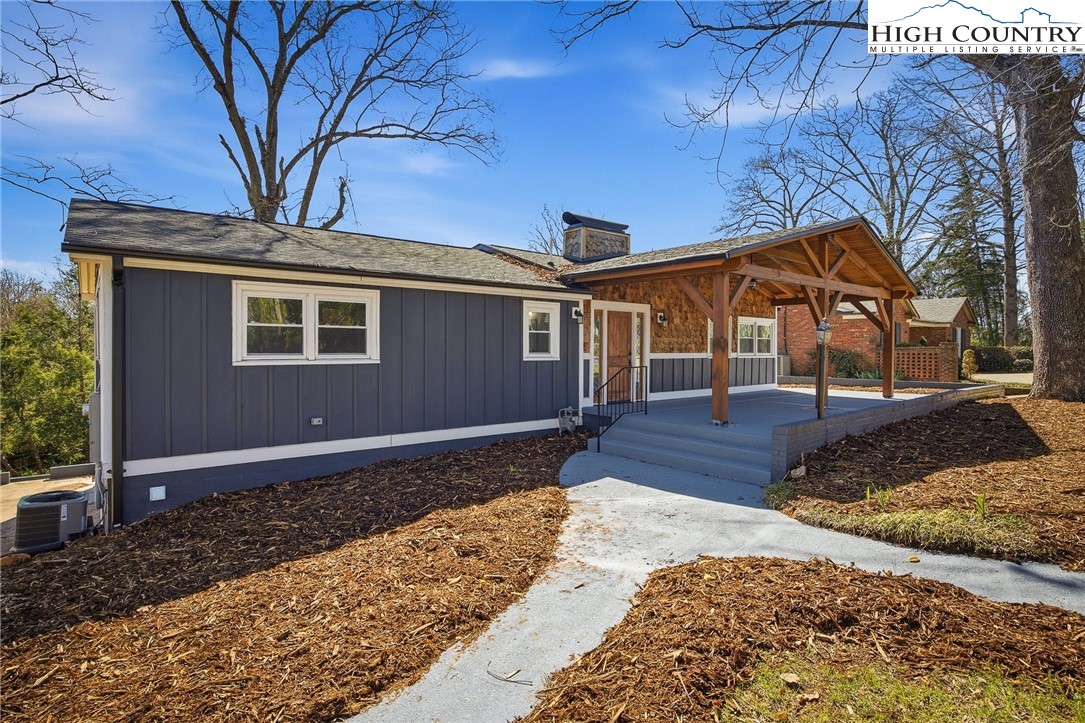 223 W Park Drive — photo