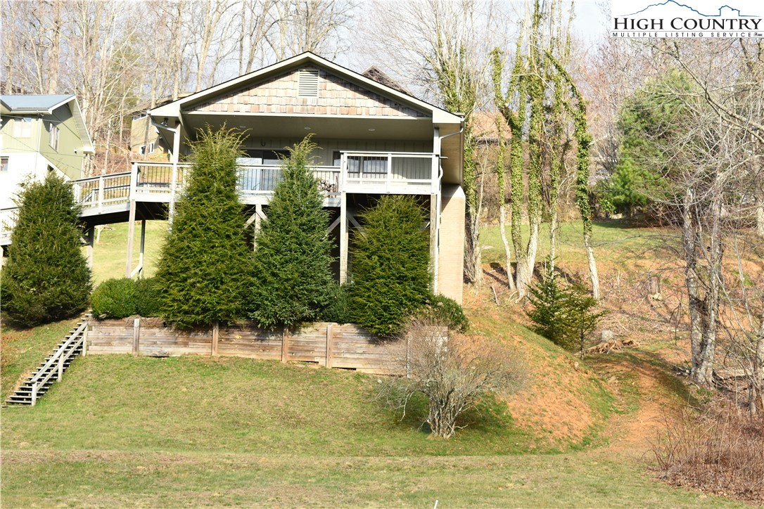 733 Azalea Drive — photo