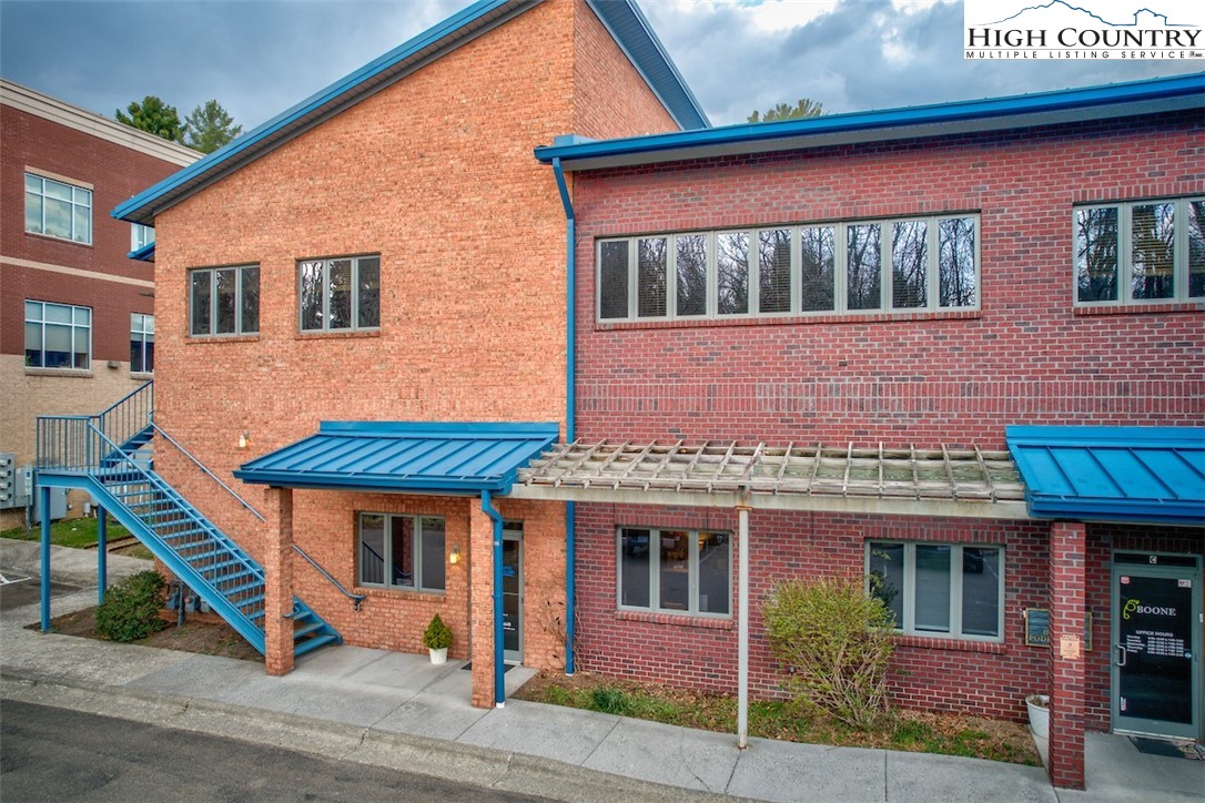 610 State Farm Road 2 — photo
