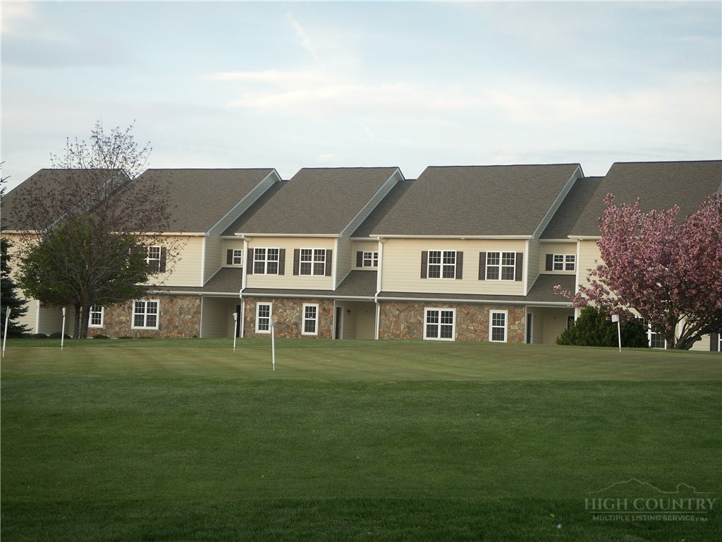 40 Club Villa Drive 503 — photo