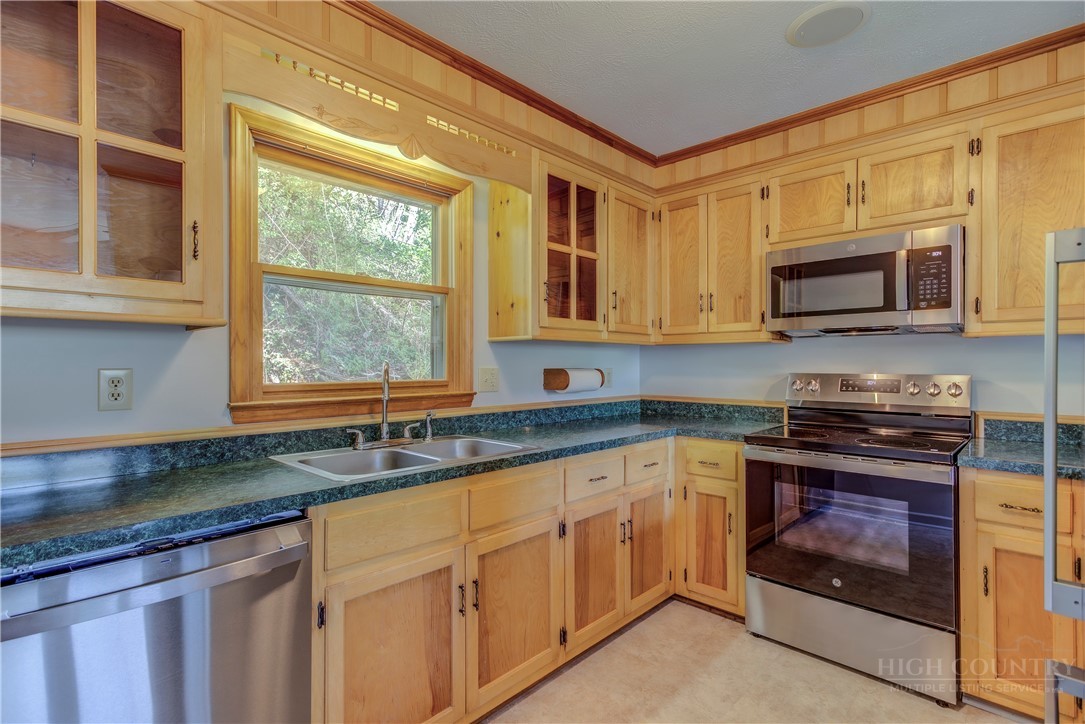129 J L Norris Drive — photo