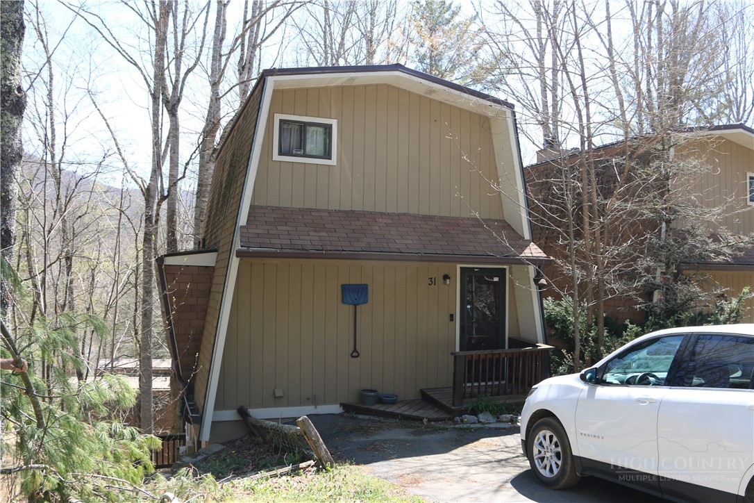 31 Maple Drive B — photo