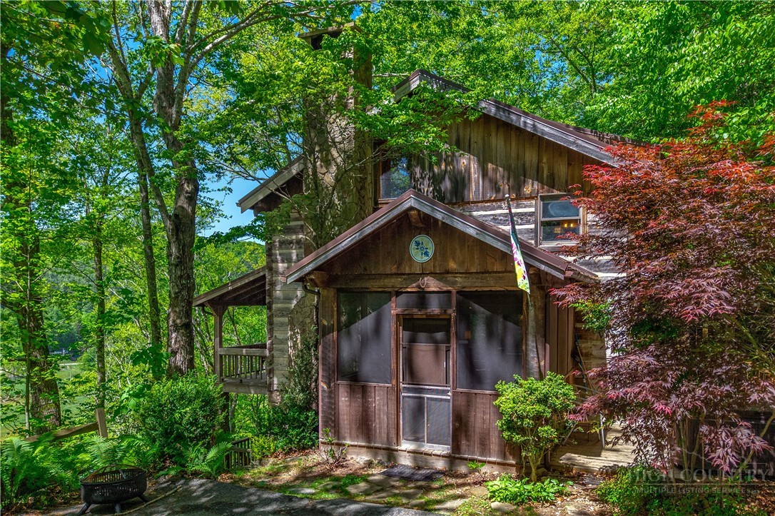 826 River Ridge Road — photo