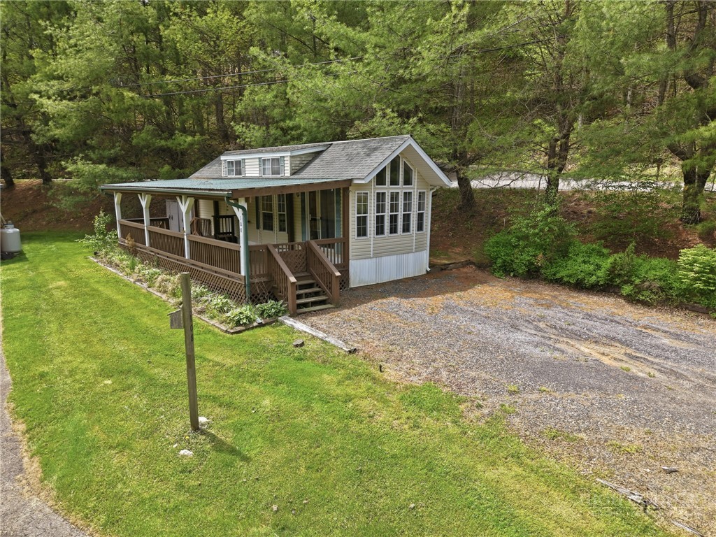108 Finch Way — photo