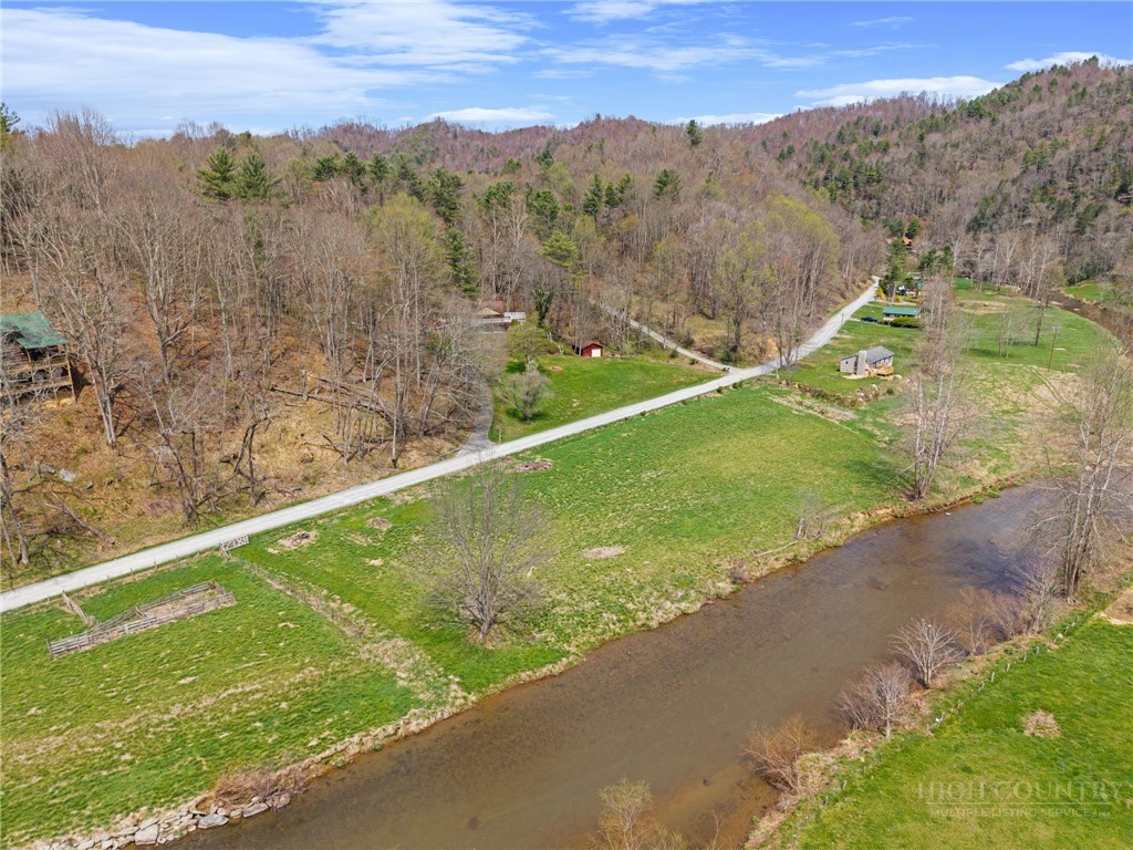 2345 Watauga River Road — photo
