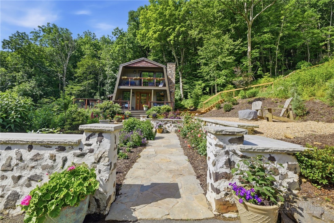 635/634 Little Horse Creek Road — photo