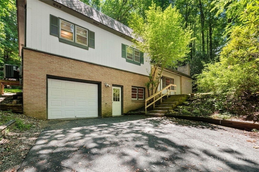 121 Horseshoe Drive — photo