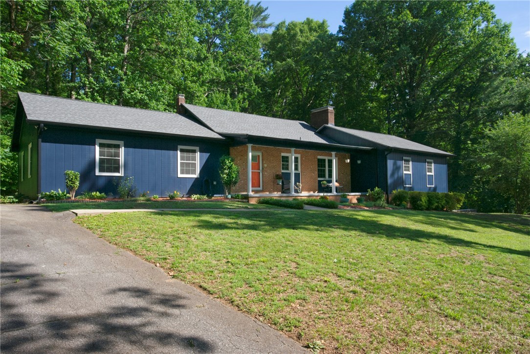 216 Eastwood Park Drive — photo
