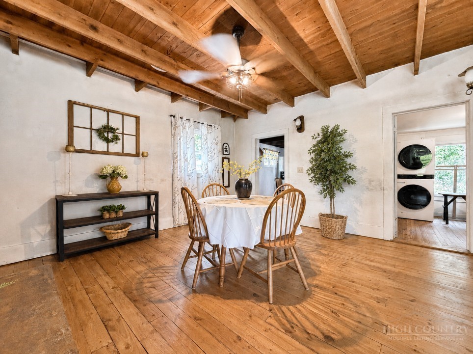 54 Wagon Wheel Way — photo