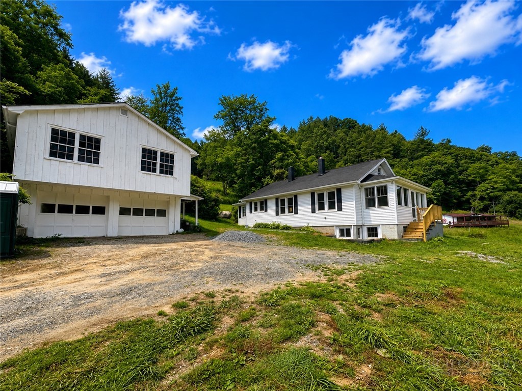 1443 Old Toe River Road — photo
