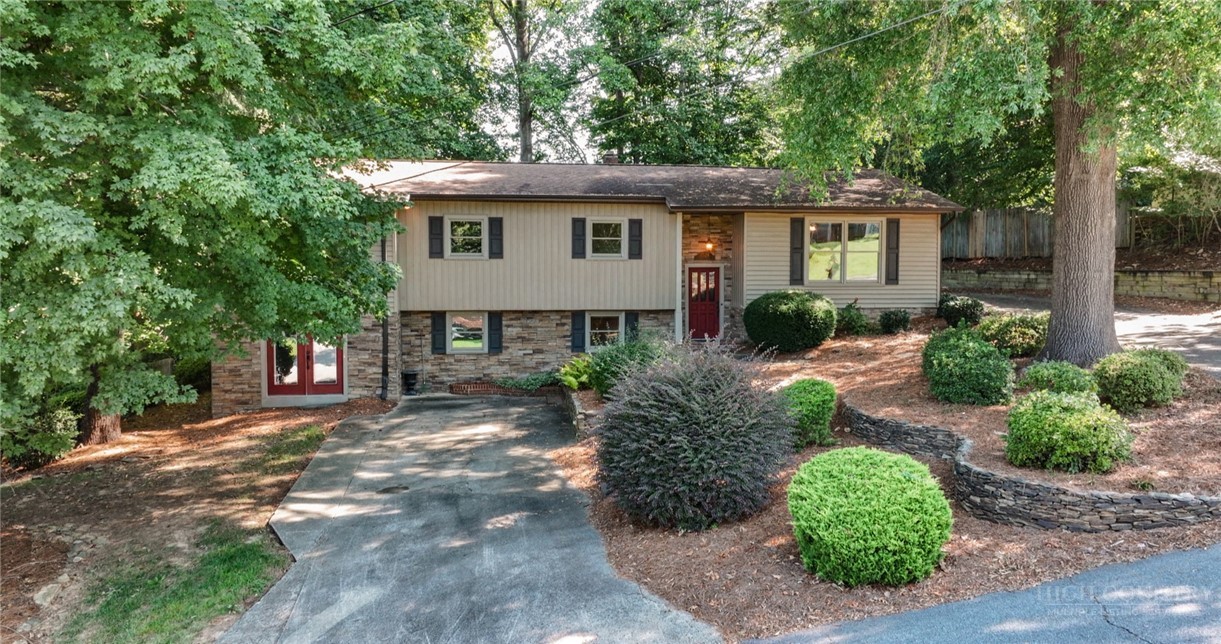 1524 Holly Circle — photo