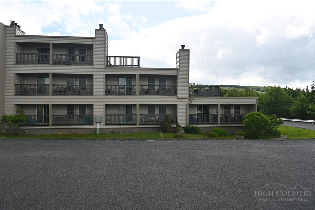 301 Pinnacle Inn Road 3124 — photo