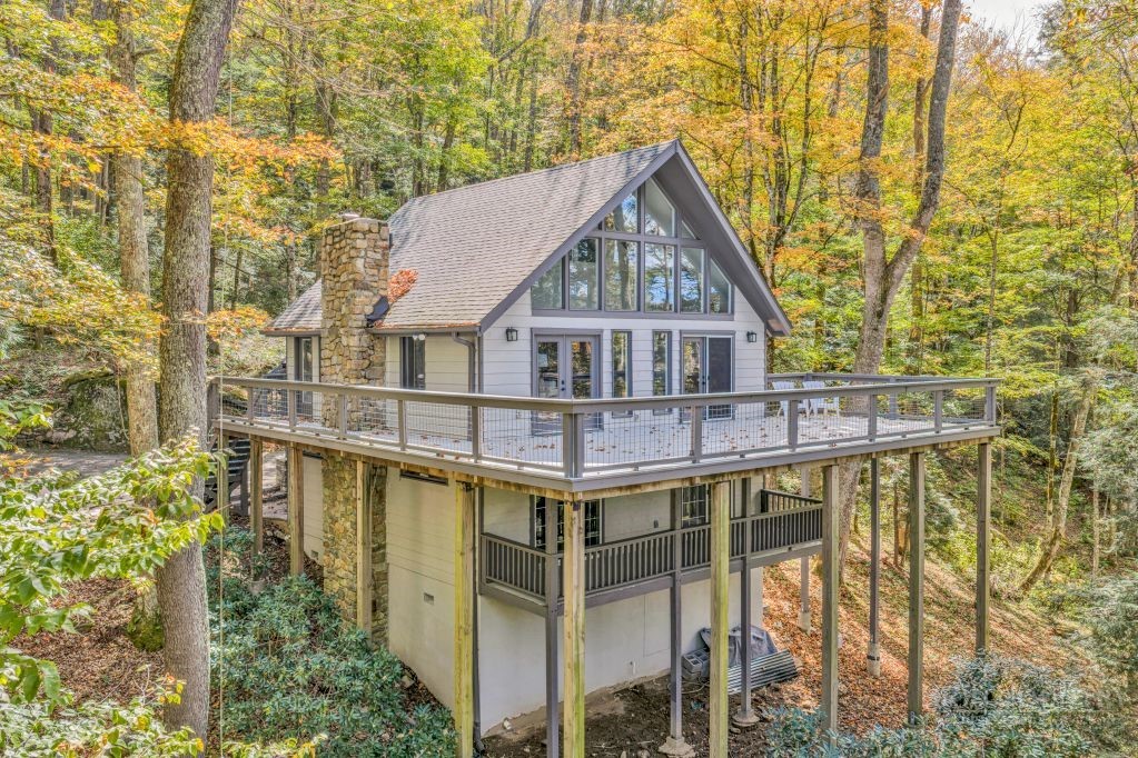 975 Hillside Drive — photo