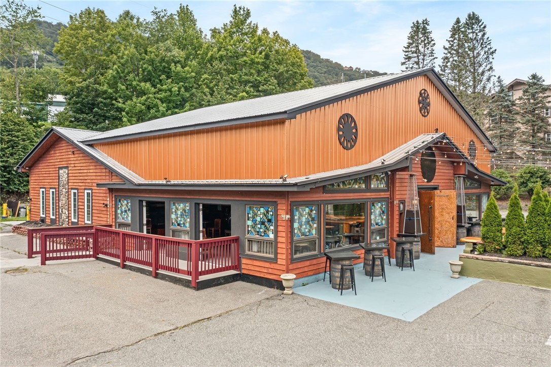 1003 Beech Mountain Parkway — photo