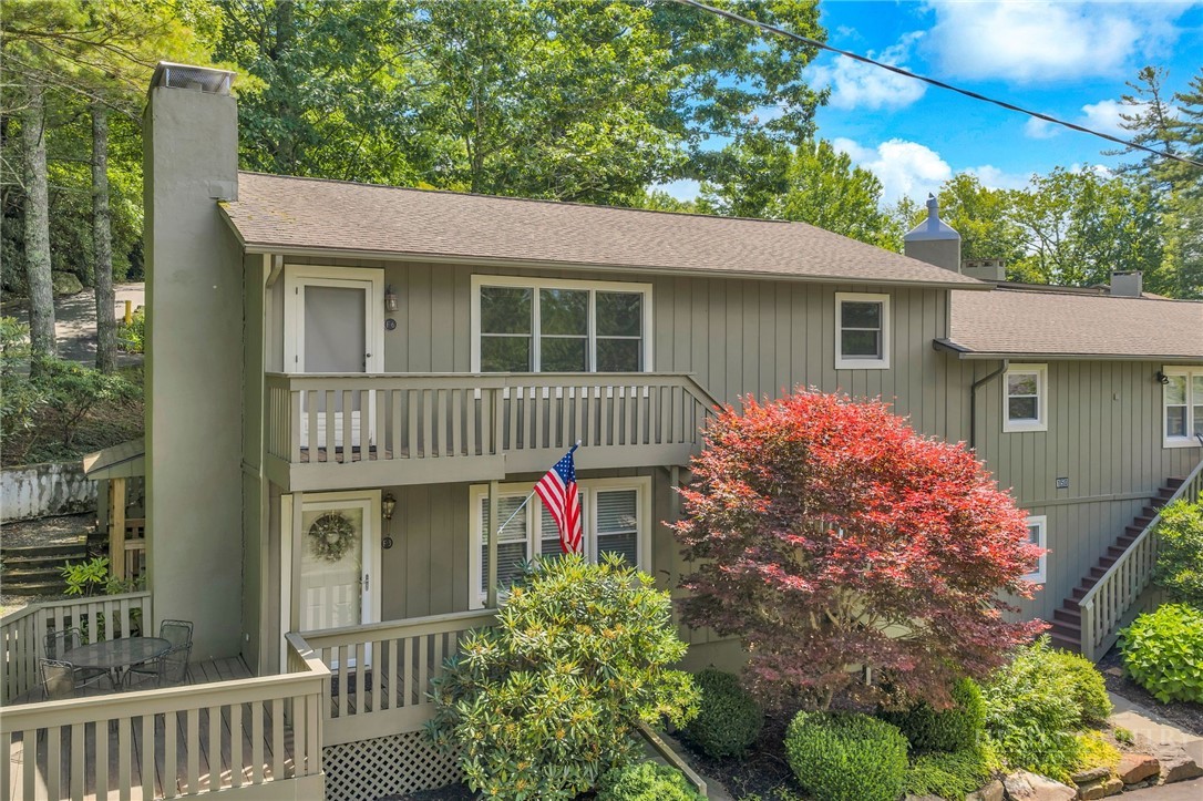 150 Village Green F-6 — photo