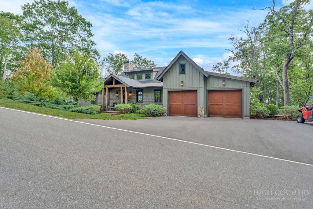 695 Goldenrod Road — photo