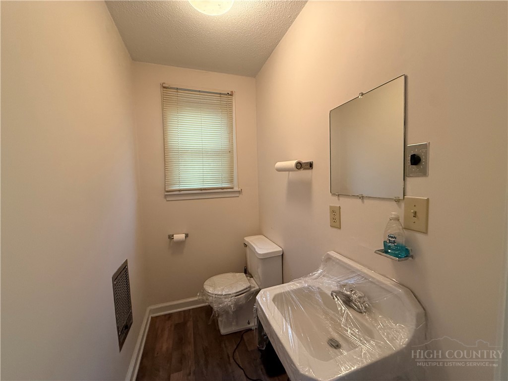 519 E Main Street, Jefferson, NC 28640 — photo 3