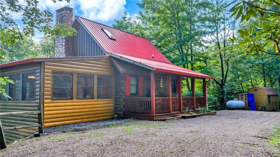 219 Ravenwood Drive — photo