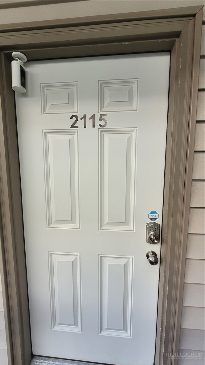 301 Pinnacle Inn Road 2115 — photo